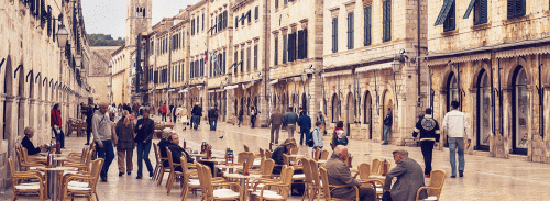 Учитывая безудержный избыточный туризм, Дубровник может вскоре запретить открытие новых ресторанов на пять лет