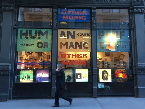 Музыканты оплакивают потерю другой музыки, лучший музыкальный магазин Нью-Йорка