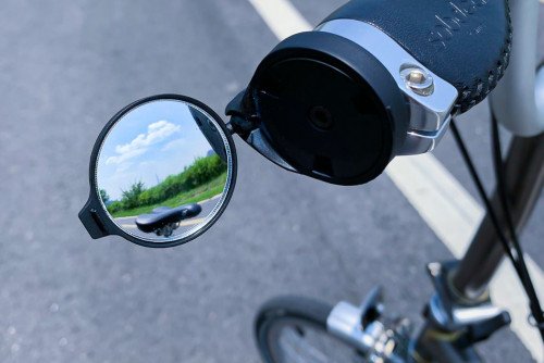 Универсальное зеркало на руле велосипеда, позволяющее двигаться вперед и смотреть назад
