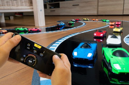 Modiplay возвращает радости миниатюрных автомобильных гонок с Hi-Tech Twist