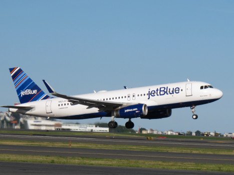 JetBlue только что представила тариф в размере 31 доллара на каждый рейс по всей стране на Хэллоуин